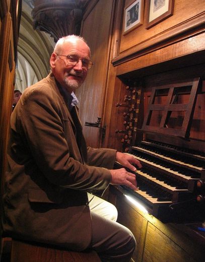 Christopher Hainsworth, l’organistede la cathédrale de Bézierssera à Conques.