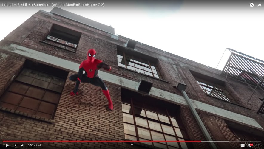 Avant son retour au cinéma en juillet, Spider-Man a été recruté par United Airlines pour informer les passagers des consignes de sécurité à bord.