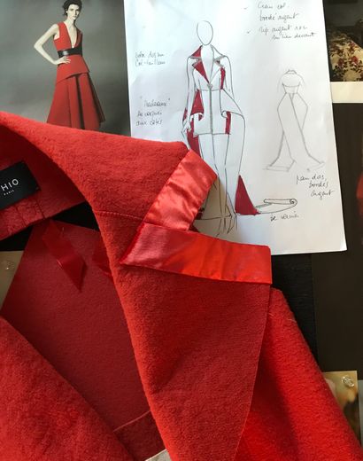 La marque 17H10 a utilisé les chutes du tapis rouge du Festival de Cannes pour créer une robe engagée.