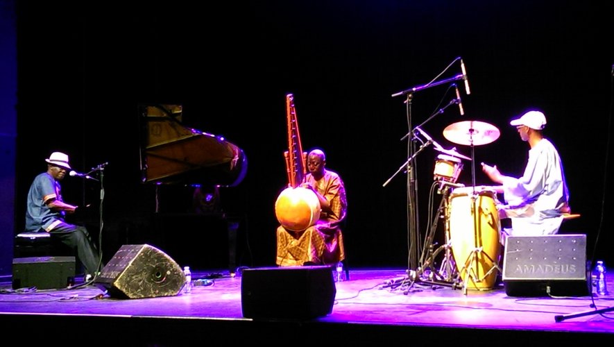 Le Kora Jazz Trio.