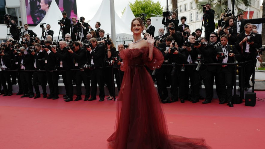 Izabel Goulart en Maison Valentino. Cannes, le 22 mai 2019.