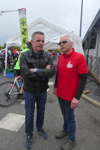 Le maire Jean-Philippe Sadoul et le président de l'Entente Cycliste Franck Pinot, prêts à libérer les 446 engagés.