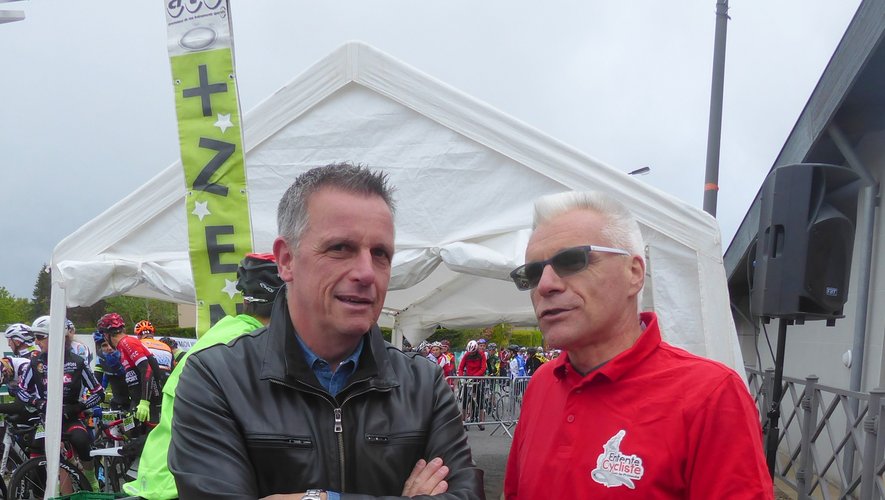 Le maire Jean-Philippe Sadoul et le président de l’Entente Cycliste Franck Pinot, prêts à libérer les 446 engagés.