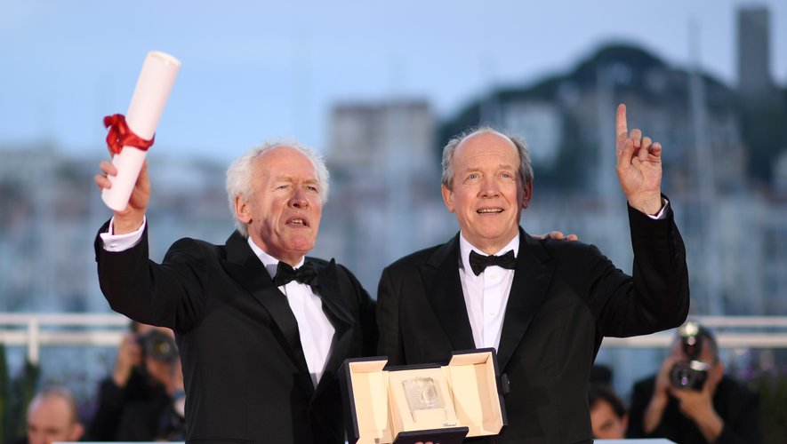 Jean-Pierre (G) et Luc Dardenne ont reçu le prix de la mise en scène au 72e Festival de Cannes, pour "Le jeune Ahmed", mai 25, 2019