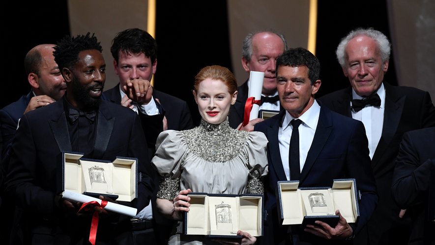 Au premier plan, Ladj Ly (à gauche) a remporté le Prix du jury pour son premier long-métrage "Les Misérables", dont la date de sortie n'a pas encore été annoncée.