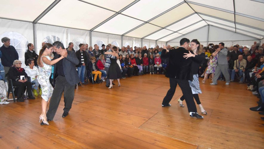 Démonstration des maestros à la 16ème édition du festival international de tango argentin