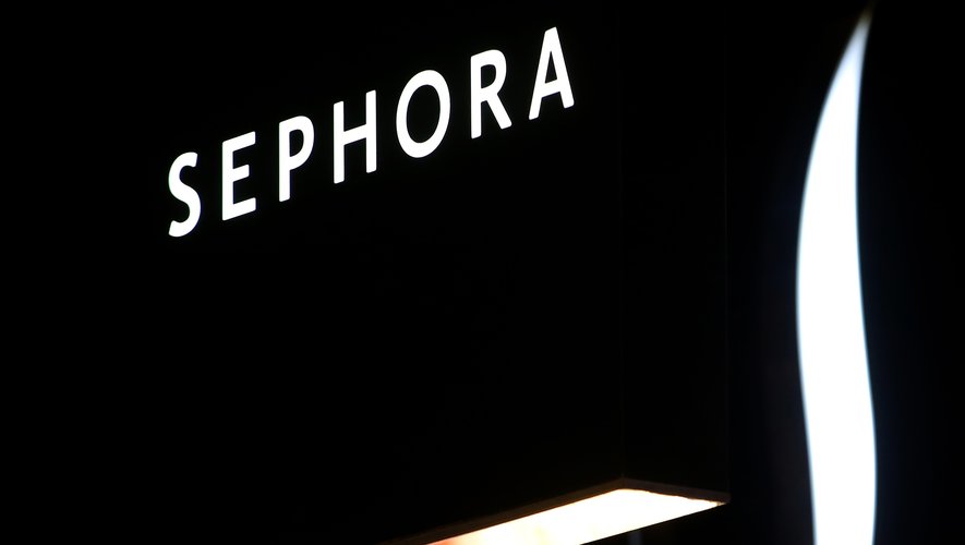 Sephora, qui appartient au groupe de luxe LVMH, a annoncé que la fermeture toucherait tous ses magasins, ses centres de distribution et son siège aux Etats-Unis.