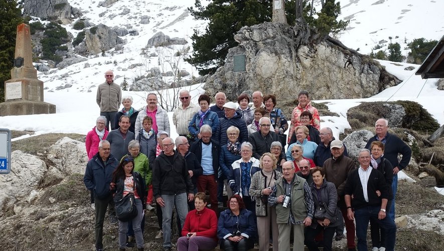 Le Groupe dans les Dolomites au sommet du col du Pordoi à 2 239 m d’altitude.