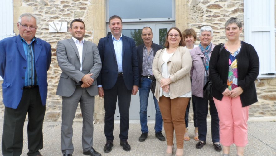 La sous-préfète et le conseiller régional d’Occitanieont réponduà l’invitation du maire du villageJean-Marc Fabre.