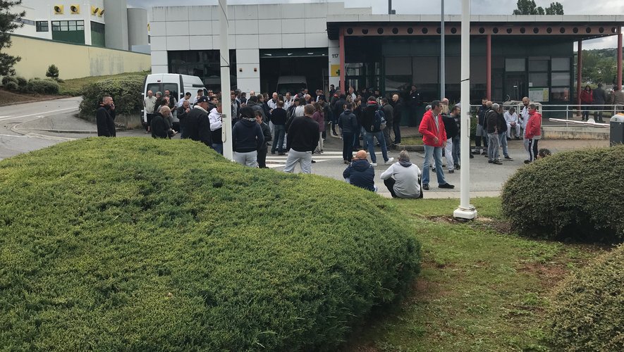 Plusieurs dizaines de salariés, répondant à l'appel de la CGT, avaient bloqué en début d'après-midi l'entrée principale du site de l'usine Bosch.