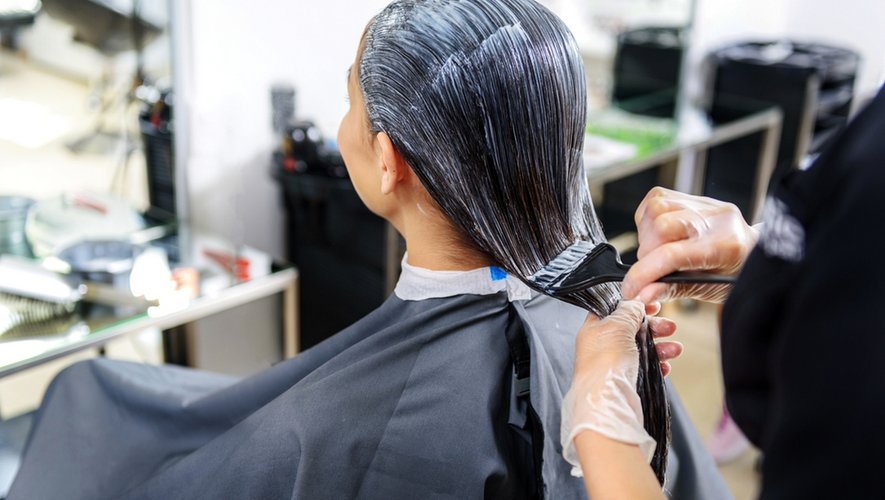 Des décolorants pour cheveux, nocifs pour les coiffeurs et les consommateurs