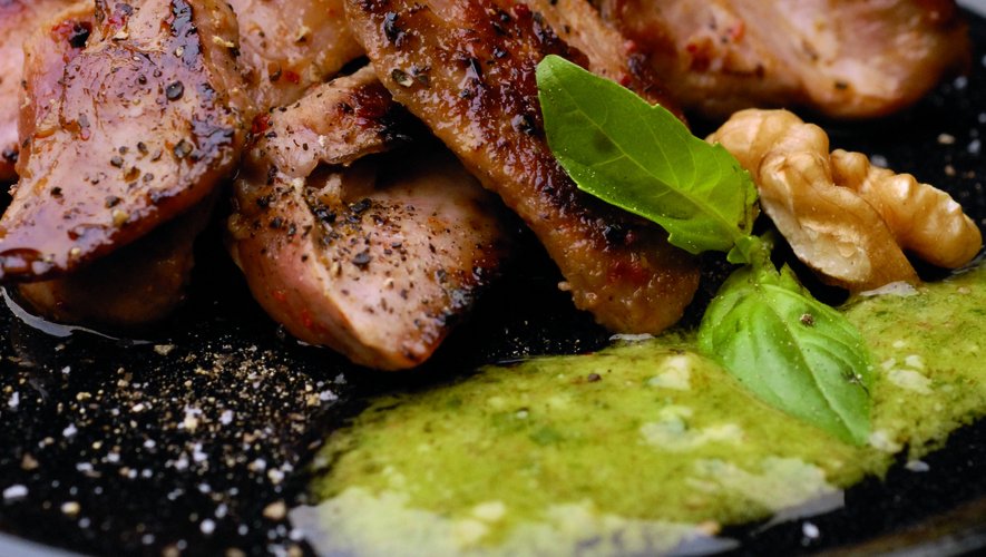 Recette : Aiguillettes de canard à la plancha, pistou de noix