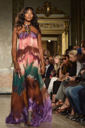 Toujours à Milan, Naomi Campbell est la star du défilé printemps-été 2015 de la maison Emilio Pucci. Milan, le 20 septembre 2014.