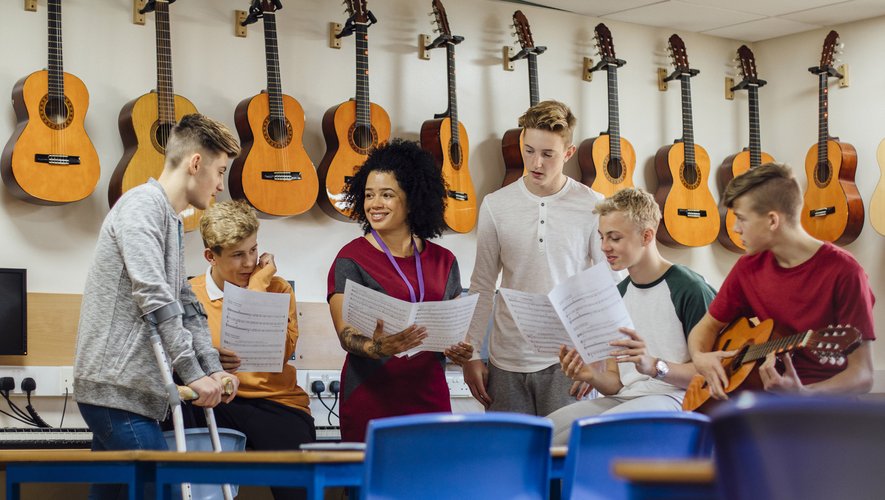 L'apprentissage de la musique permettrait d'améliorer les performances académiques des lycéens, à en croire des chercheurs canadiens.