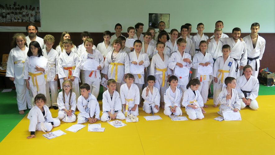 Les judokas de Saint-Amans-des-Côts ont reçu leurs nouvelles ceintures.
