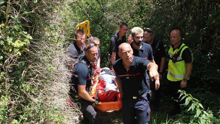Le blessé a été  transporté vers un endroit dégagé pour y être  hélitreuillé, médicalisé et évacué par un hélicoptère de la Sécurité Civile de Montpellier vers le centre hospitalier de Rodez. 