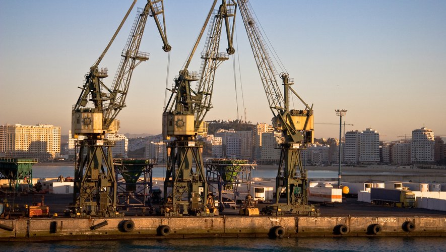 La capacité du port est désormais portée de 3,47 à 9 millions de conteneurs EVP (Equivalent Vingt Pied, l'unité en vigueur), faisant de lui "le premier port de Méditerranée en capacité".