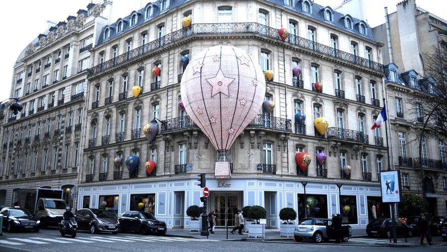 La boutique historique de Dior, située avenue Montaigne, s'apprête à fermer pour des travaux de rénovation. Une période durant laquelle Dior s'invitera sur l'avenue des Champs-Elysées.