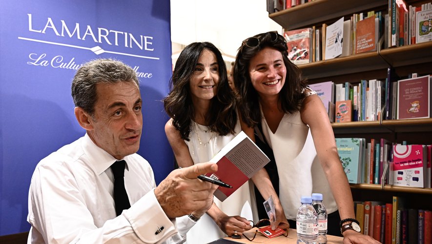 "Passions", le récit autobiographique de l'ex-président Nicolas Sarkozy, se classe en tête des ventes de livres tous genres confondus