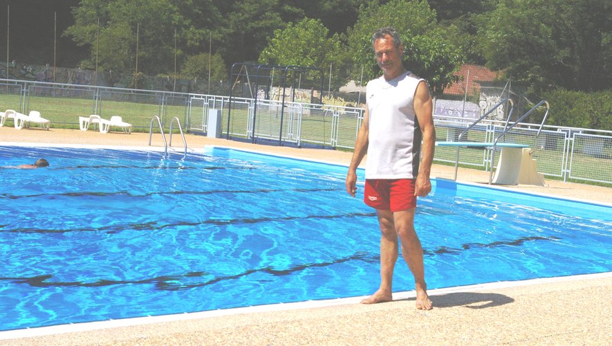 Yves Tardio, maître nageur sauveteur donne également des cours de natation.