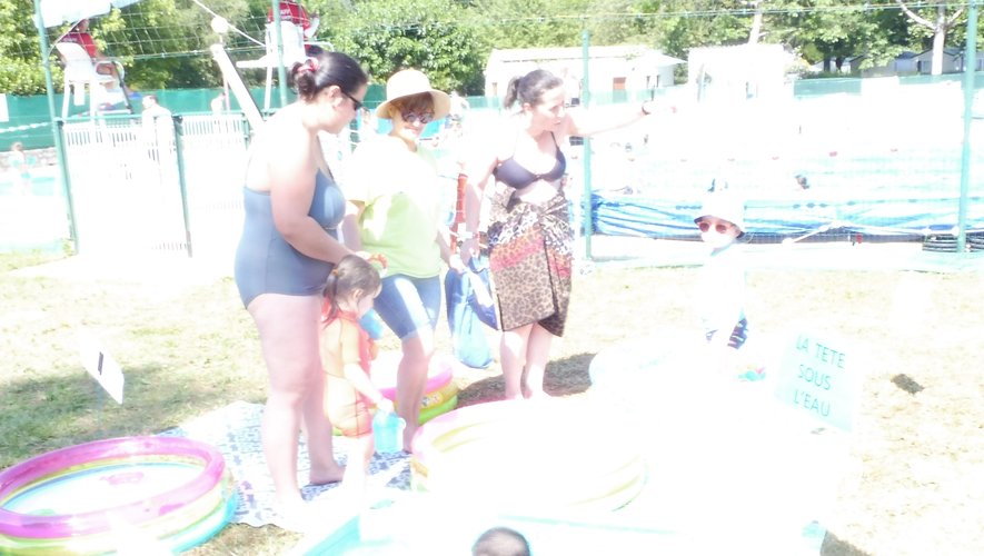 Enfants et parents ont participé à des jeux sur le thème de l’eau.