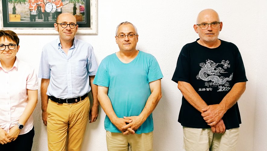 C. Mazars, L. Tarayre (bureau) et D. Martinat (directeur musical) entourent l’élu Alain Alonso.