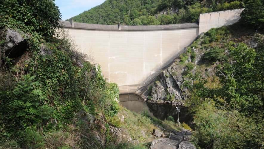Explication et animation autour du barrage de Couesque à St-Hippolyte pendant tout l'été.
