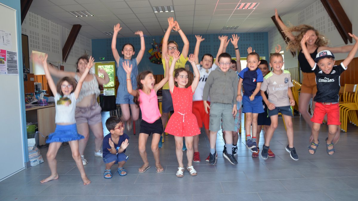 saint-christophe-vallon-le-ch-teau-des-enfants-est-en-mode-vacances-d