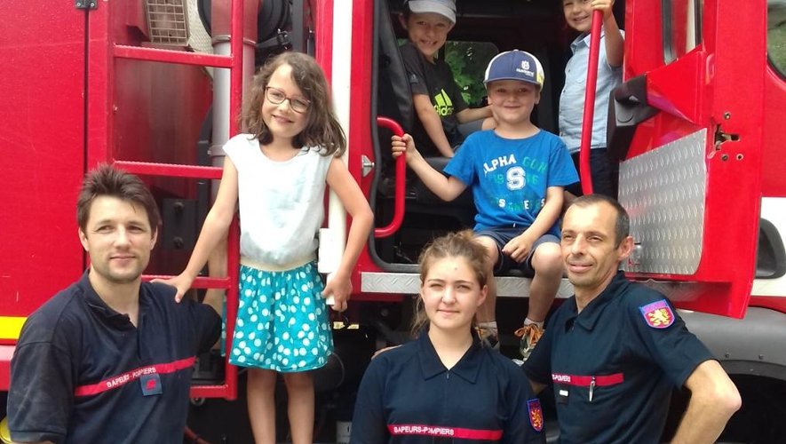 Les écoliers de Sainte-Marie ont rendu visite aux sapeurs-pompiers