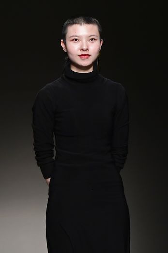 La créatrice chinoise Angel Chen lors du défilé de sa marque à Milan le 20 septembre 2017