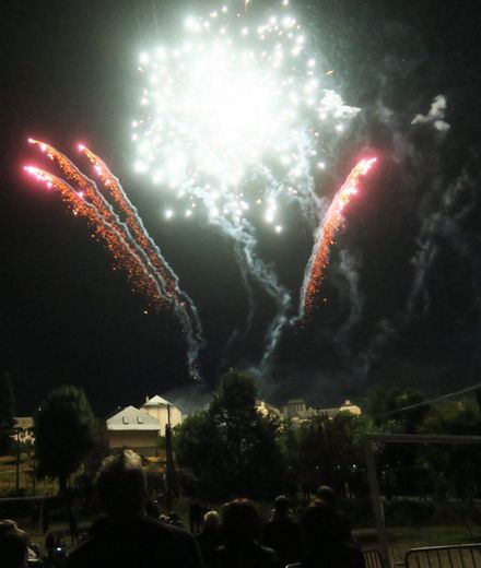 Le magnifique feu d’artifice offert a animé le ciel illuminant tout le bas du village.