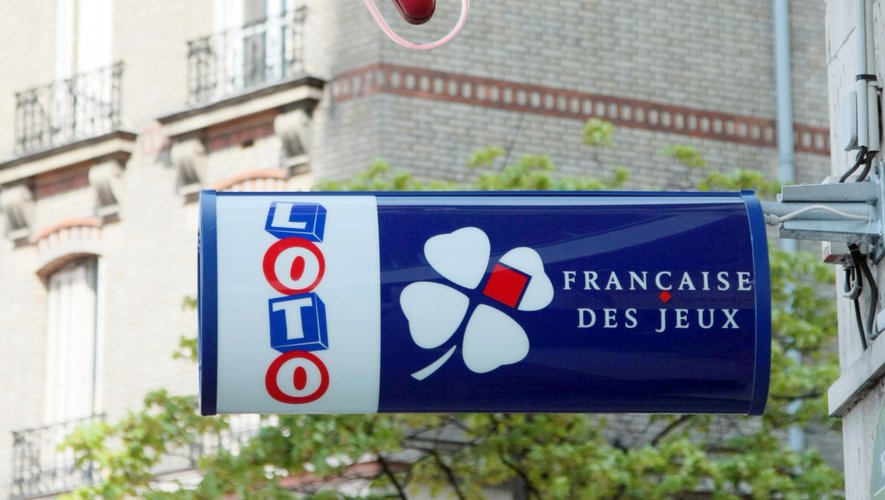 Les Français pourront, à partir de l'été 2020, régler leurs impôts, leurs amendes mais aussi leurs factures de crèche, de cantine ou d'hôpital dans les bureaux de tabac