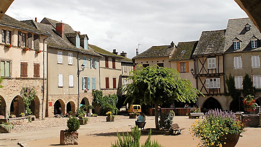 Au programme aujourd'hui, la visite de  la bastide de Sauveterre-de-Rouergue.