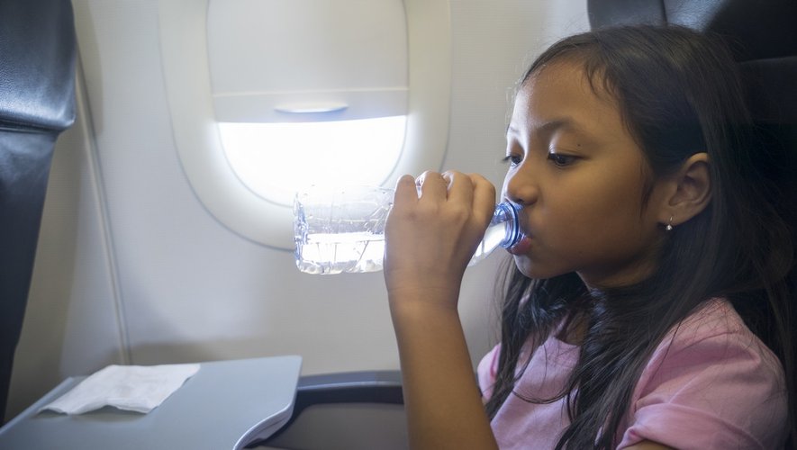 L’aide médicale à bord des avions insuffisante pour les enfants