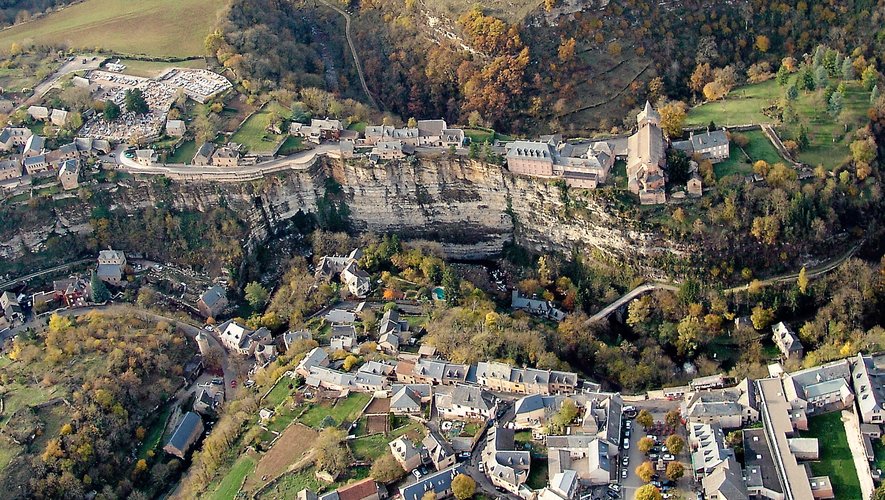 Du trou du Bozouls au village d’Entraygues, à la confluence du Lot et de la Truyère, des paysages remarquables à découvrir.