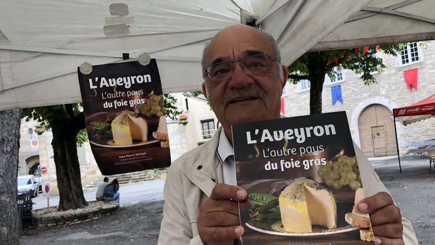 Jean-Pierre Bénazet a dédicacé son livre « L’Aveyron, l’autre pays du foie gras », place des Conques à Villeneuve où il habite.
