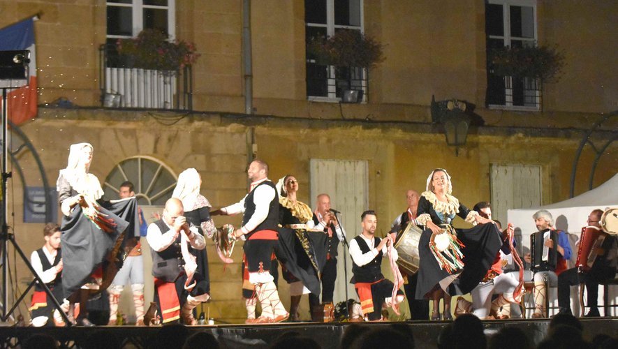 Le groupe folklorique italien au Festival folklorique international du Rouergue.