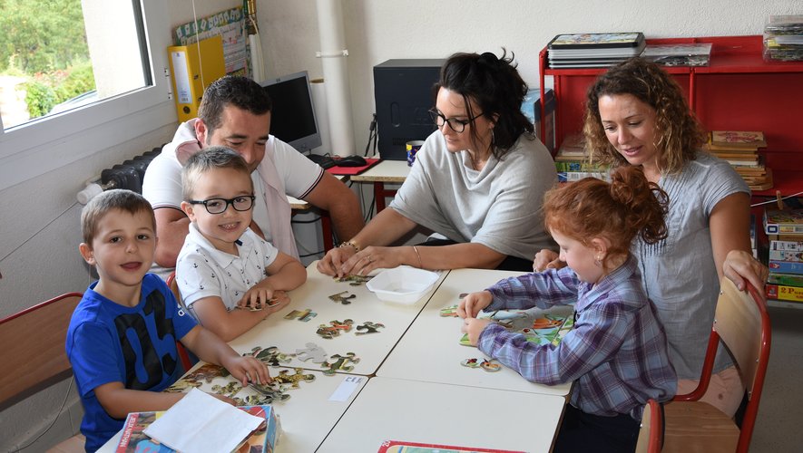 À la maternelle, un petit puzzle en attendant de commencer les choses sérieuses.