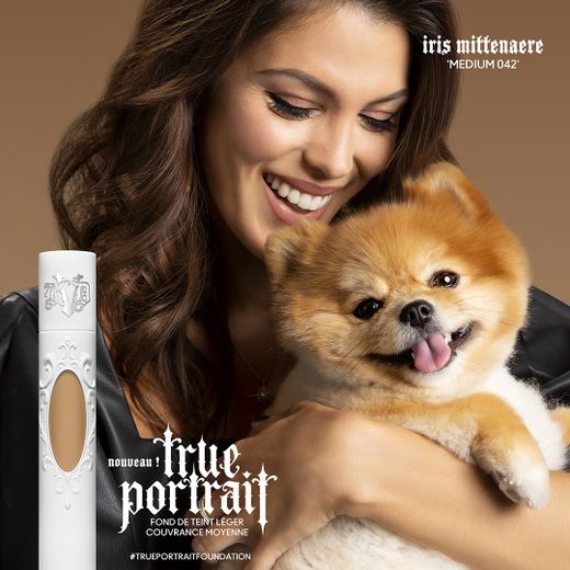 Iris Mittenaere est la nouvelle ambassadrice du fond de teint True Portrait de Kat Von D Beauty.