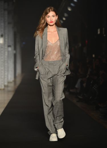 Le costume mêlant féminité et sportswear de Zadig & Voltaire, collection automne-hiver 2019-2020. New York, le 11 février 2019.