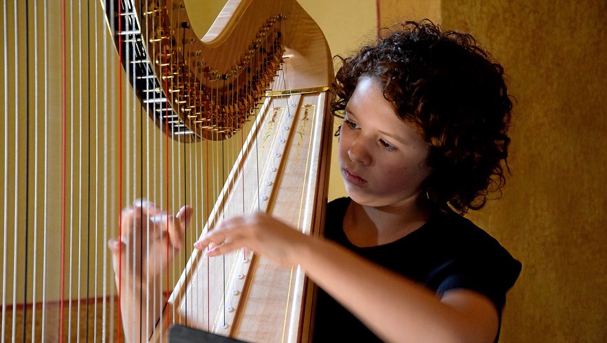 Zoé, 12 ans, princesse de la harpe.