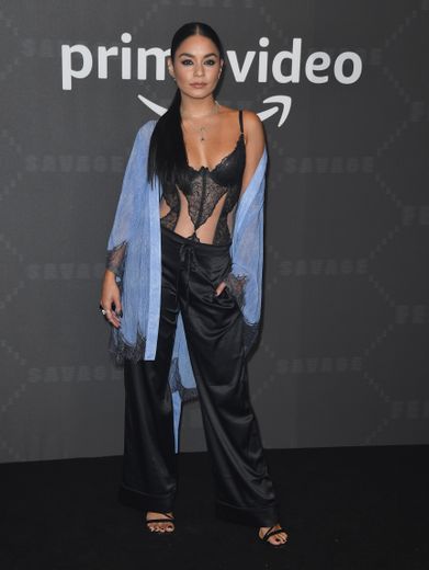 Vanessa Hudgens vêtue d'un pantalon type homewear rehaussé d'un body noir et transparent en dentelle. New York, le 10 septembre 2019.