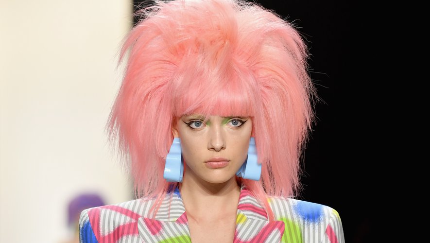 Du fard vert soulignait le regard des mannequins du défilé Jeremy Scott pendant la New York Fashion Weekle 6 septembre 2019