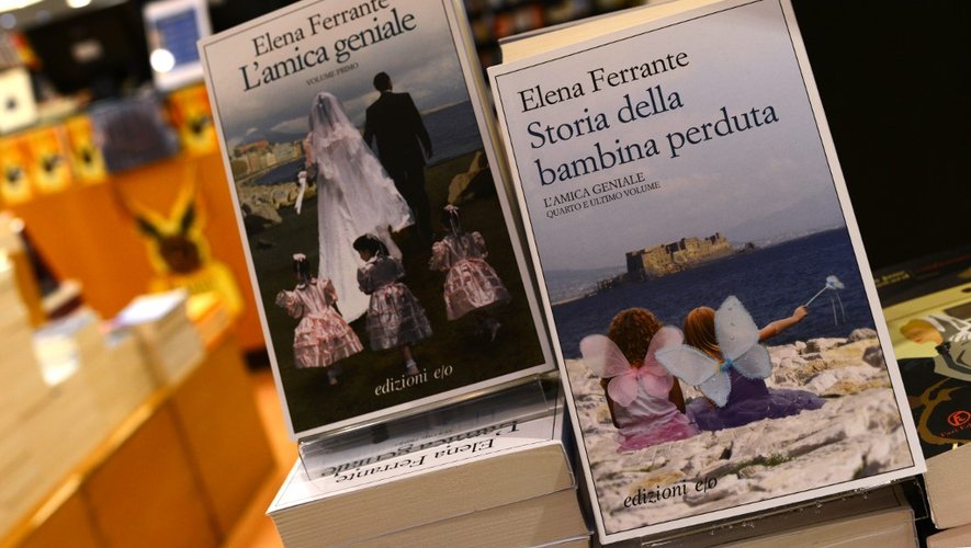 Des ouvrages d'Elena Ferrante exposés dans une librairie romaine, le 4 octobre 2016.