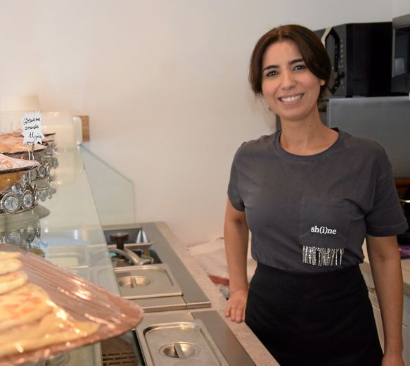 Majda Jaafari dans son restaurant, "ô Tajine".