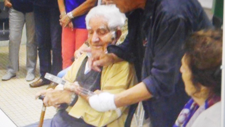 Lors de ses 100 ans, Eduardo Castro avait été honoré par Memoria andando et Jean Vaz.