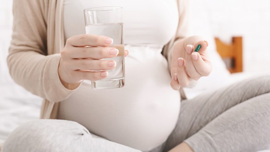 Le paracétamol pendant la grossesse rend-il l’enfant… hyperactif ?