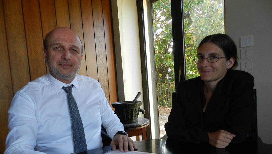 Bertrand Perin, le directeur de l’hôpital, et la nouvelle directrice adjointe, chargée des ressources humaines et des affaires médicales, Aurélia Gambaraza.
