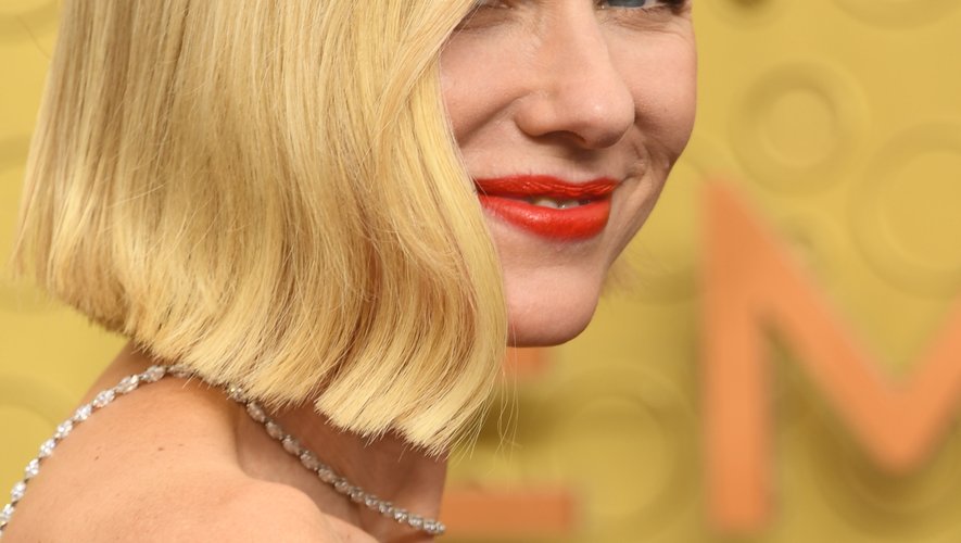 Naomi Watts a choisi la simplicité avec des lèvres couleur rouge-orangé et un carré court.