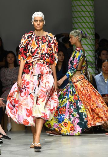 Les motifs floraux abstraits, hauts en couleur, de Marni, qui mise sur une collection responsable. Milan, le 20 septembre 2019.